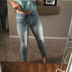 Cute light wash jeans SIZE: 5